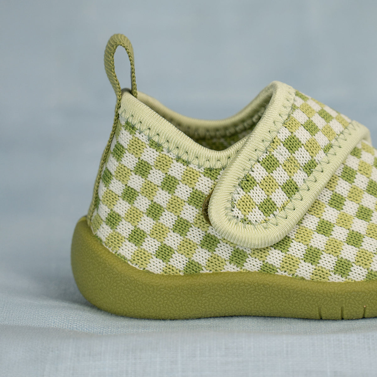 Jeu de dames Velcro en forme de pomme avec des canetons