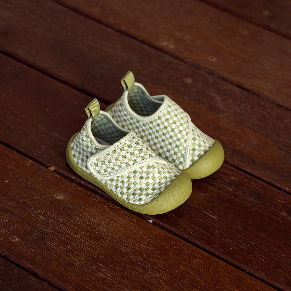 Jeu de dames Velcro en forme de pomme avec des canetons