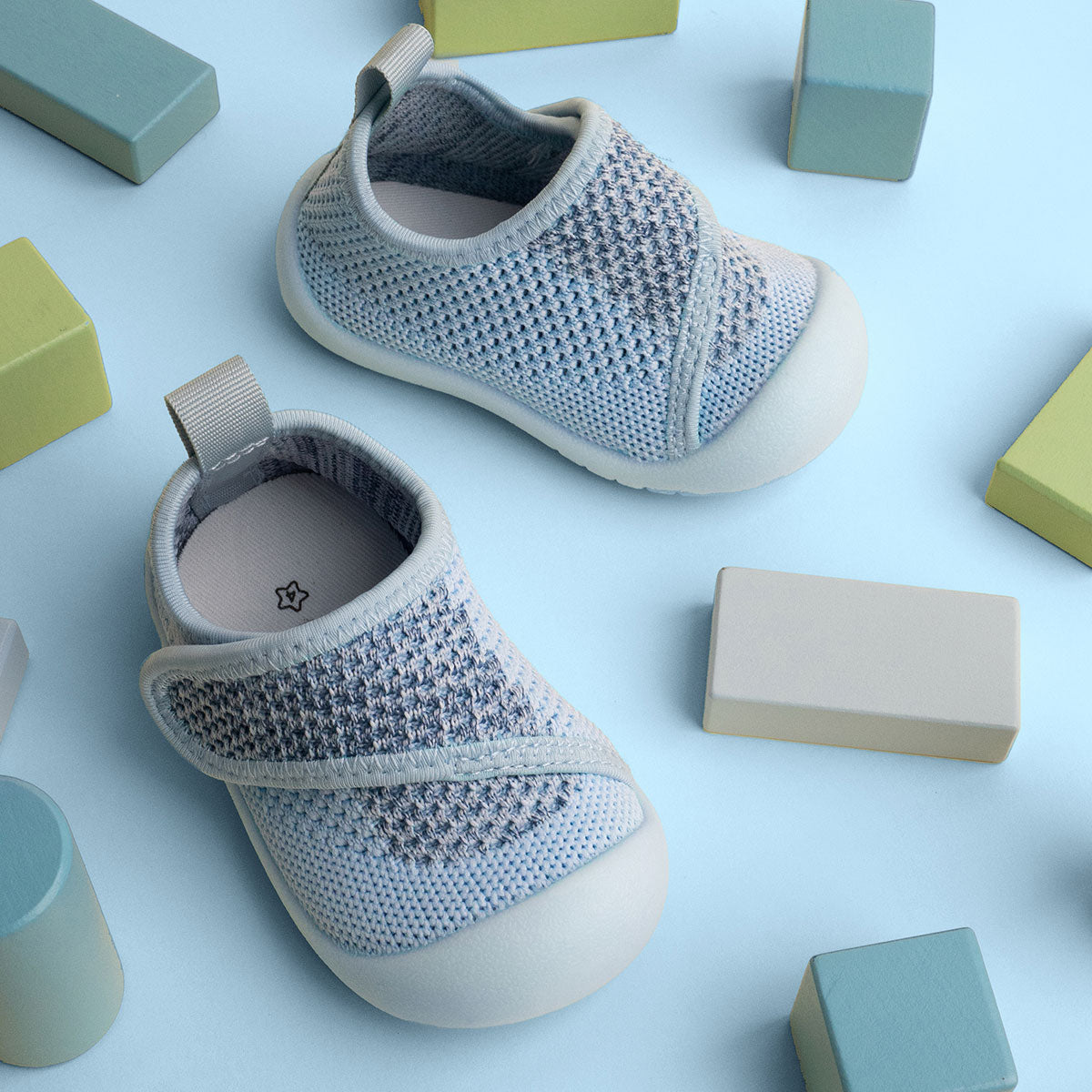 MiniWalk Canetons bleu ciel avec des sangles Velcro faciles
